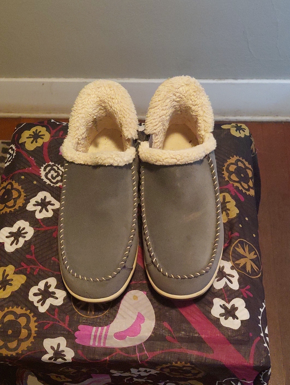 Orthofeet Lorin Women's Cozy Faux-Shearling Lined Slip-On Slippers in Gray 7.5 W